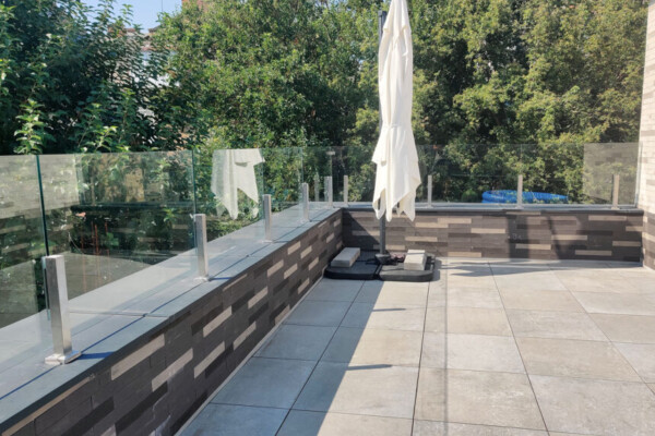 Стеклянное ограждение террасы