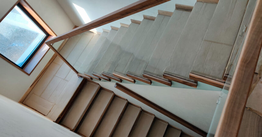 Стеклянное ограждение лестницы