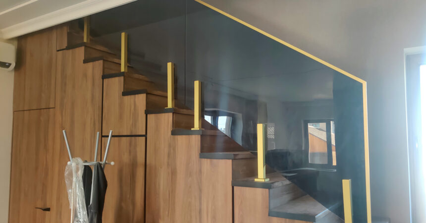 Стеклянное ограждение лестницы