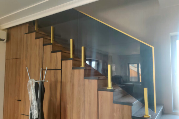 Стеклянная лестница в частном доме