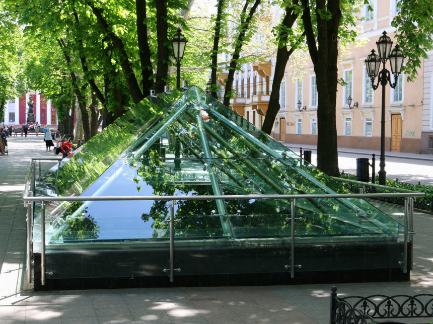 Стеклянный купол на Приморском бульваре в Одессе