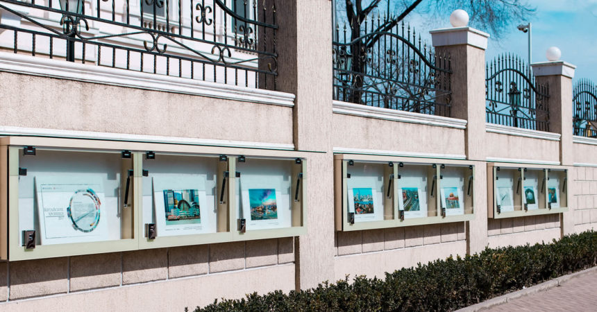 Рекламные блоки в Китайском консульстве из стекла
