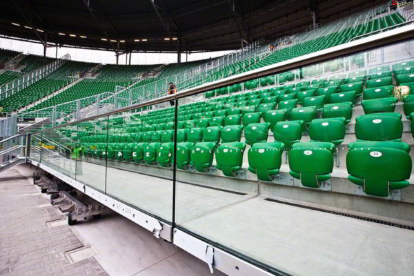Стеклянное ограждение стадиона в Польше