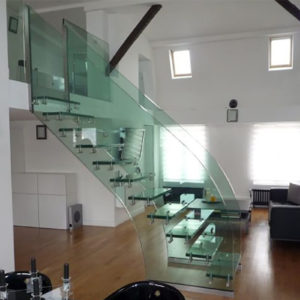 лестница стеклянная фото