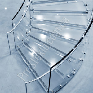 лестница из каленного стекла